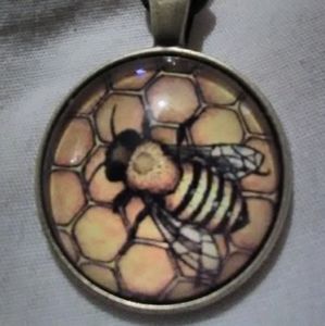 New, Queen Bee Cabochon
